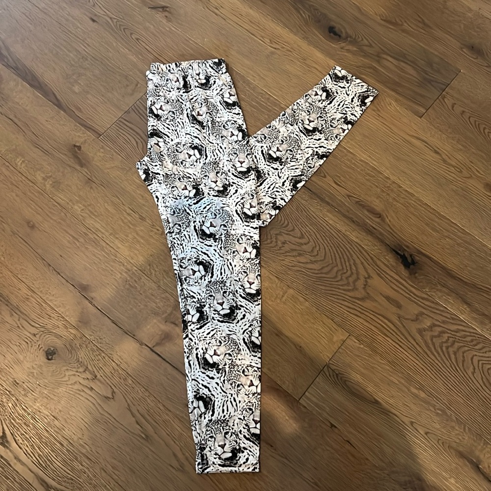Snow Leopard Leggings